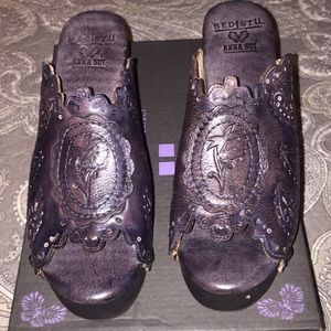 Bed Stu, Elliana black charcoal clogs, size 7